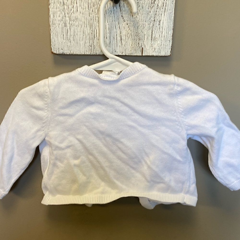 Bundle Carter’s 6 Month Cardigans - Picture 2 of 6